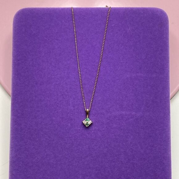 💛 10k Yellow Gold Flower Emerald & Diamond Necklace - Picture 3 of 7